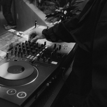 Accès au sanctuaire de deux heures avec DJ set de Miss Cherry Beats