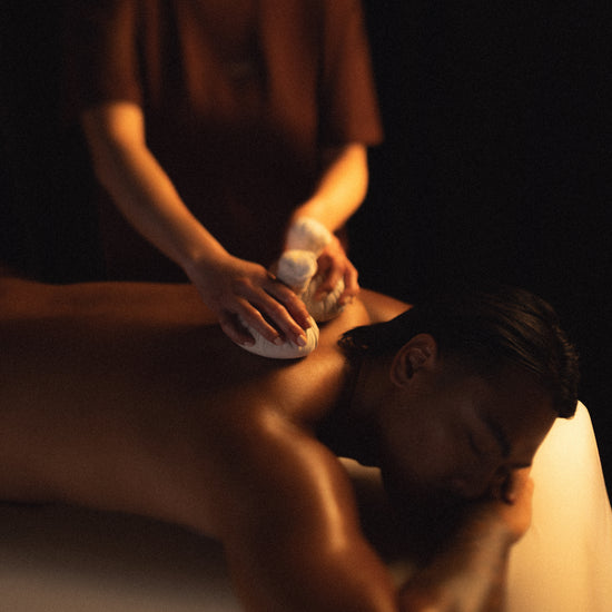 Massage aux ballotins - AWŪ
