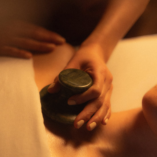 Massage aux pierres de jade - AWŪ