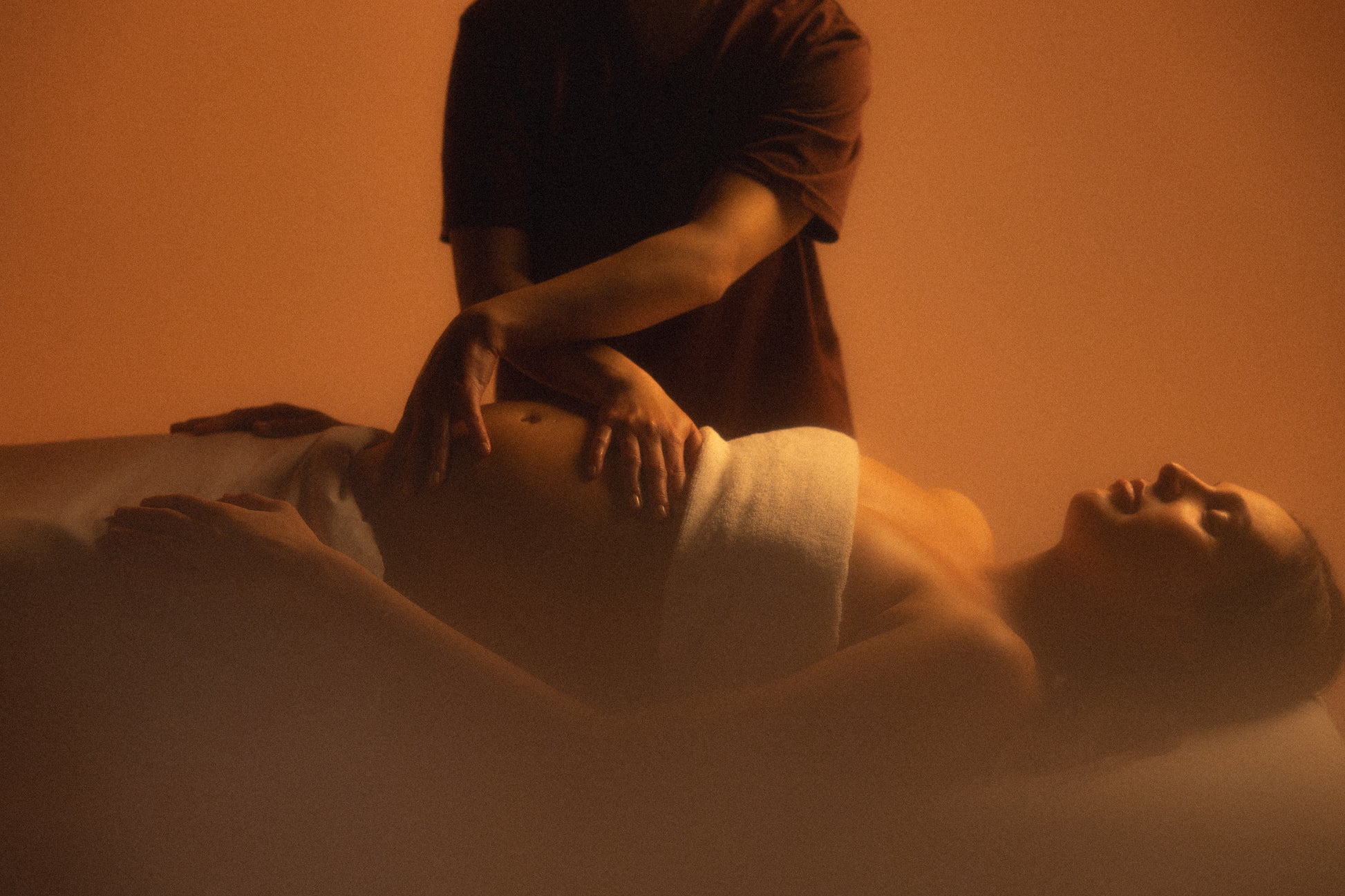Massage femmes enceintes - AWŪ